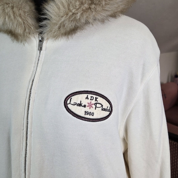 MVSport XL Cream Zip Hoodie with Faux Fur Lined Hood ADK Lake Placid Patch VTG - Picture 2 of 12